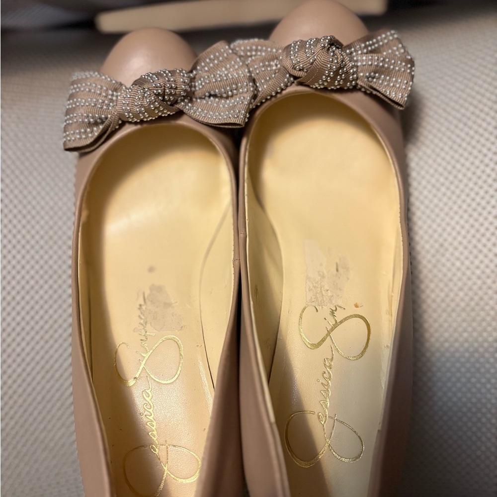 Jessica Simpson Beige Bow pumps.